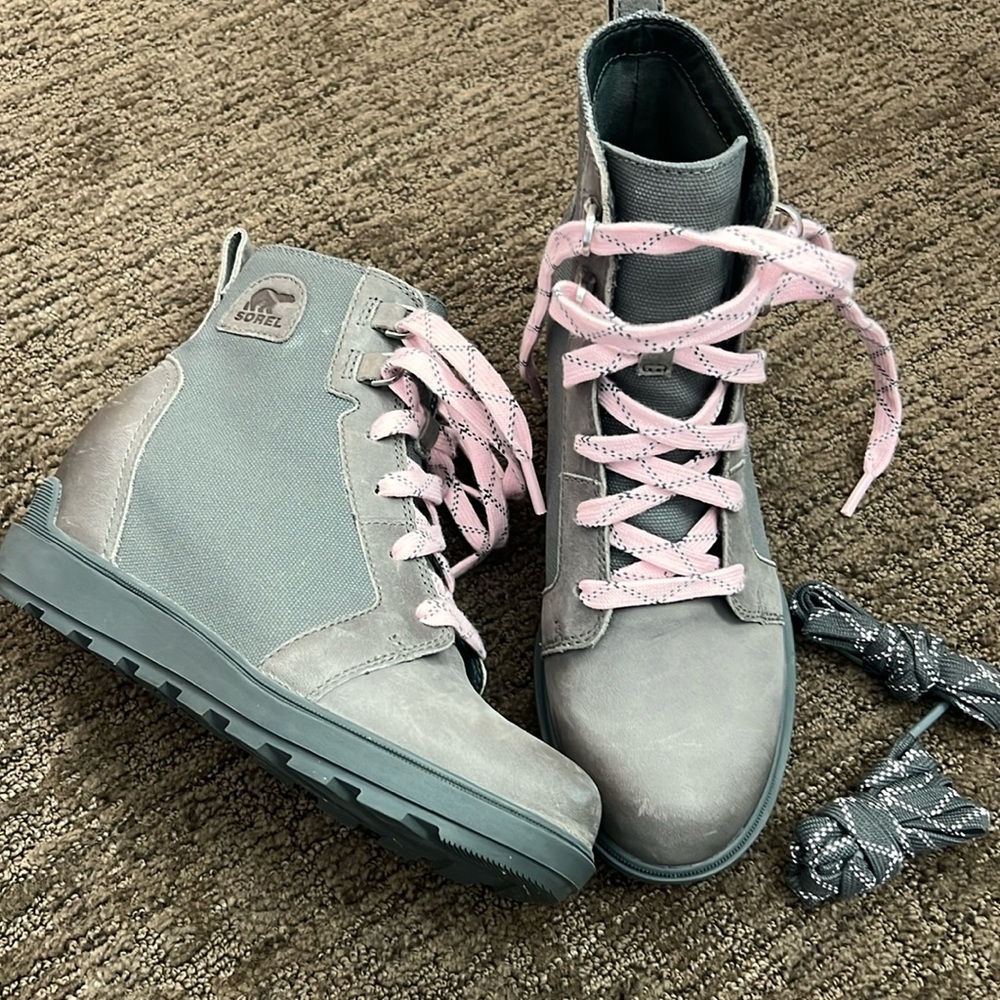Sorel women’s lace up boots, size 7. Worn once